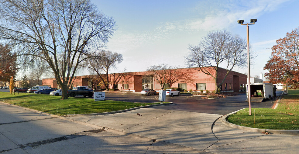 396 W Fenton Ln, West Chicago, IL for lease - Building Photo - Image 2 of 9