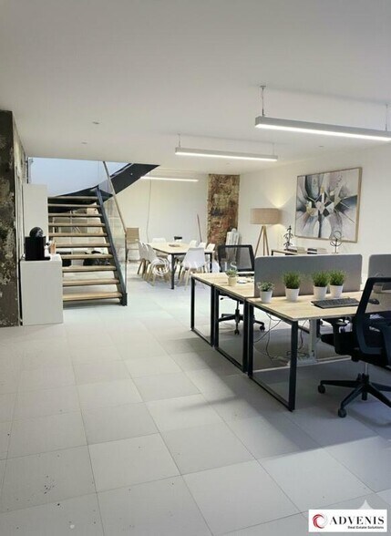 Office in Bordeaux for sale - Interior Photo - Image 1 of 7
