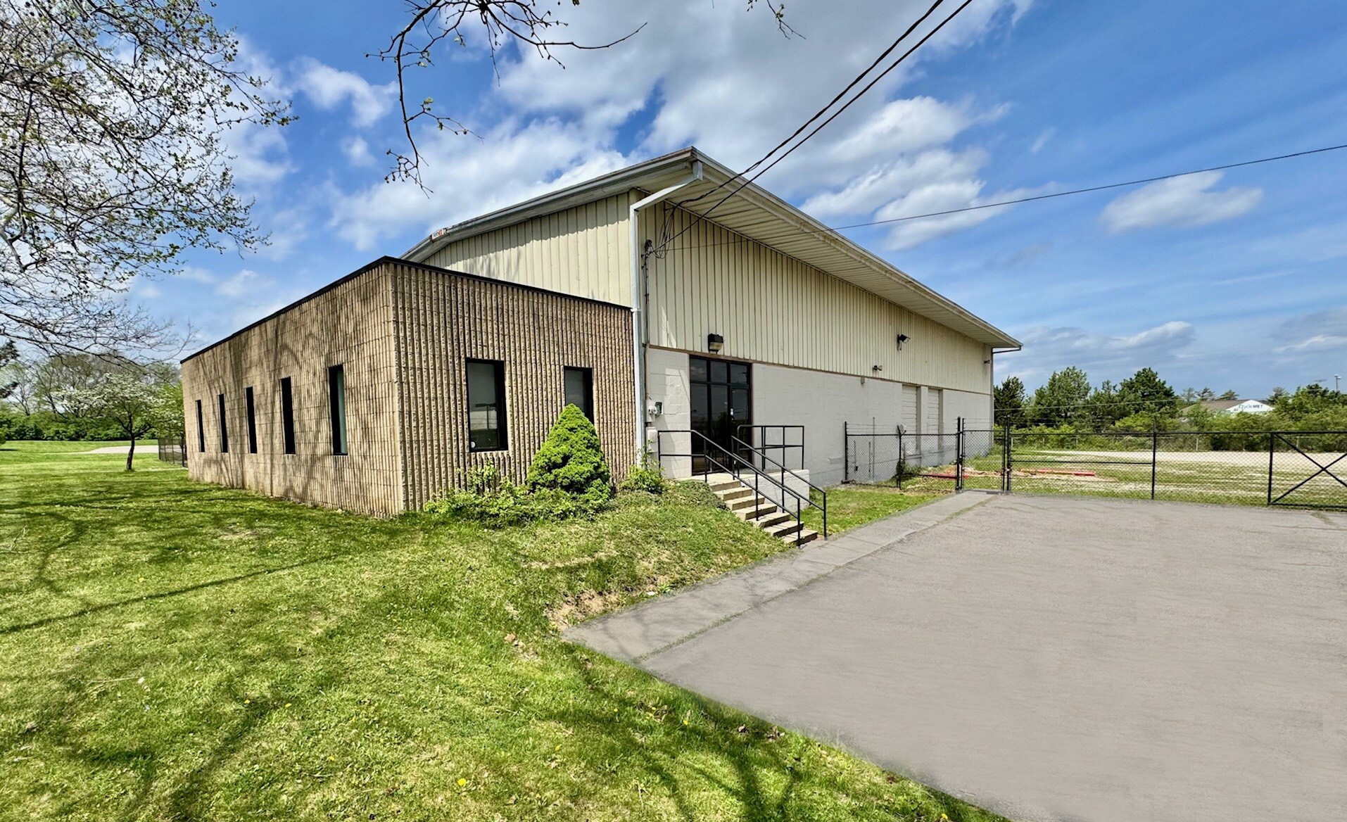 2370 Scioto Harper Rd, Columbus, OH à louer Photo principale- Image 1 de 4