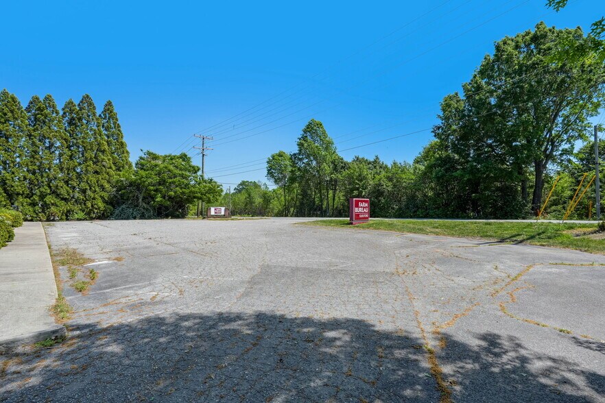 3311 Burlington Rd, Greensboro, NC à vendre - Photo du bâtiment - Image 3 de 68