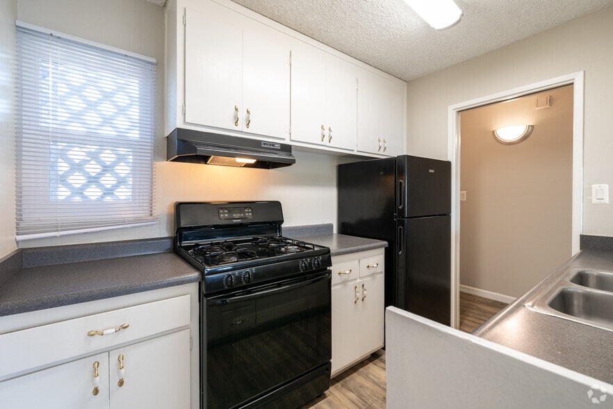 201 Avian Dr, Vallejo, CA for sale - Interior Photo - Image 3 of 137