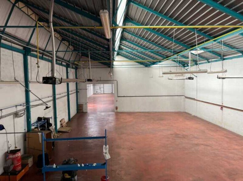 Flex in Lyon for lease - Building Photo - Image 3 of 14
