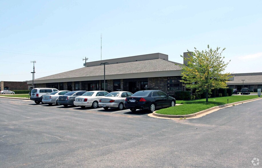 510 E Memorial Rd, Oklahoma City, OK for sale - Building Photo - Image 2 of 5