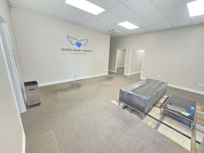8237 Rochester Ave, Rancho Cucamonga, CA for lease - Building Photo - Image 3 of 14