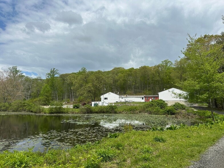 497 Winthrop Rd, Deep River, CT à vendre - Photo du bâtiment - Image 3 de 19