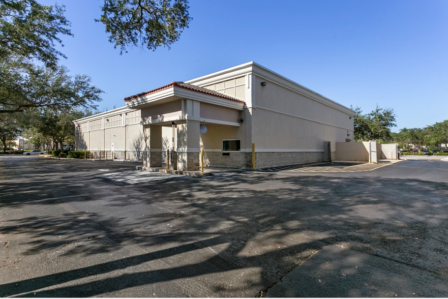 645 N University Dr, Coral Springs, FL for lease - Building Photo - Image 2 of 8