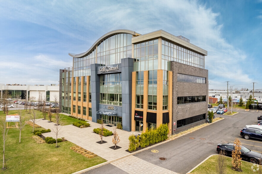2255 Boul Fernand-Lafontaine, Longueuil, QC à louer - Photo du bâtiment - Image 3 de 8