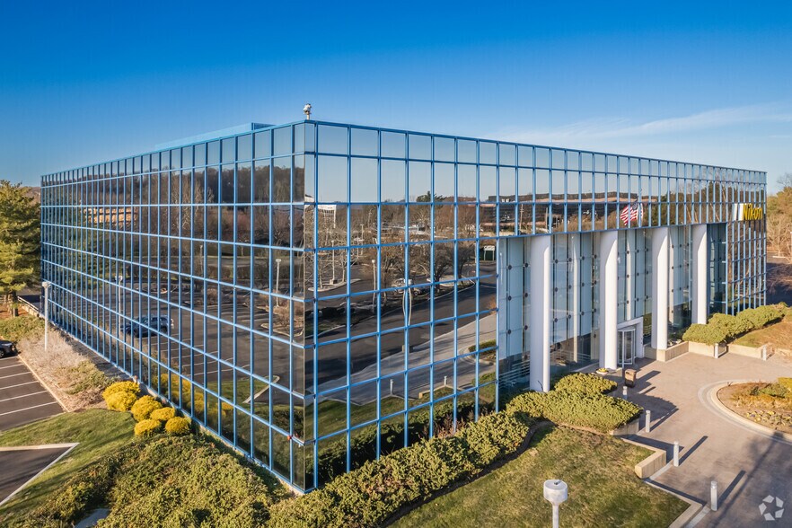 1300 Walt Whitman Rd, Melville, NY à louer - Photo du bâtiment - Image 3 de 21