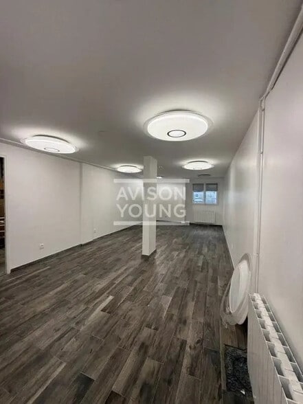 Flex in Saint-Denis for lease - Interior Photo - Image 2 of 5