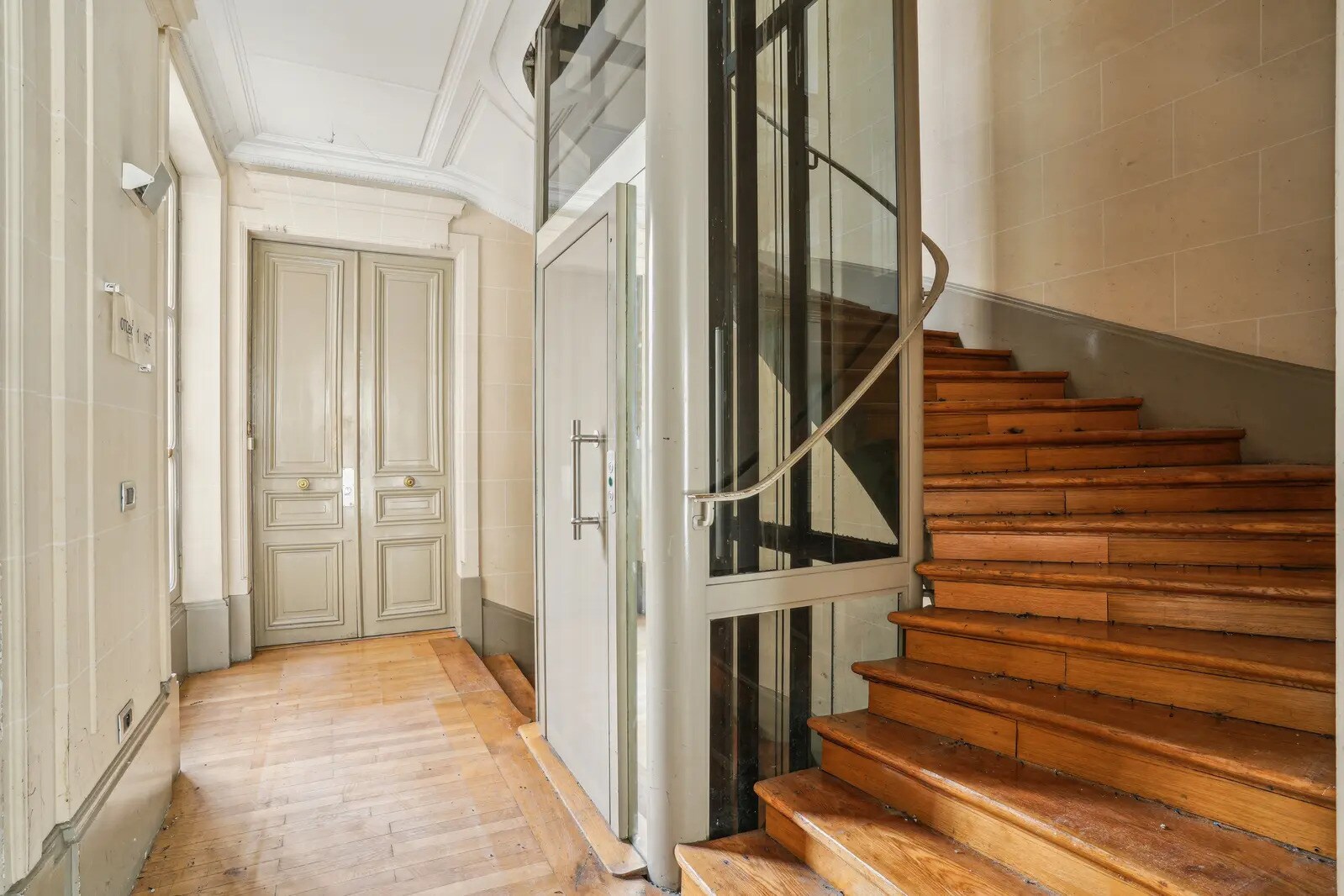 22 Rue Des Capucines, Paris for lease Interior Photo- Image 1 of 7