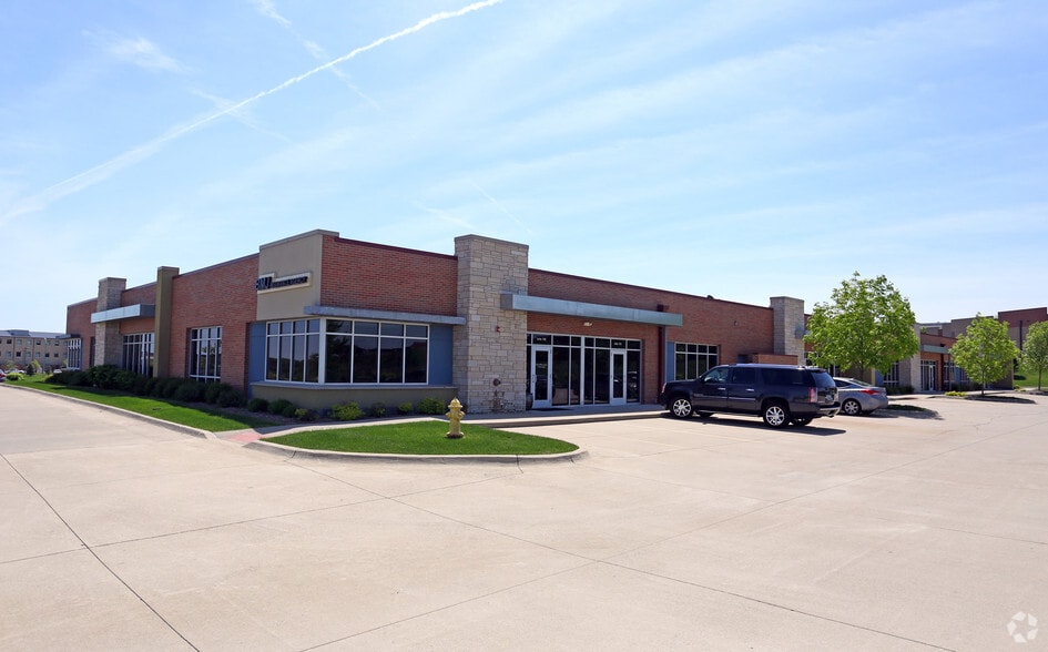 6150 Village View Dr, West Des Moines, IA à vendre - Photo du bâtiment - Image 2 de 13