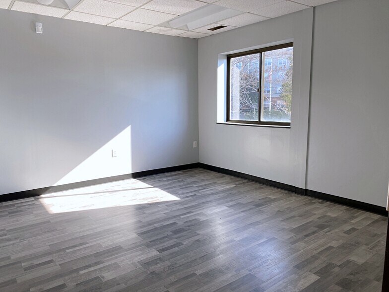 329-331 Washington St, Woburn, MA à louer - Photo du bâtiment - Image 3 de 6