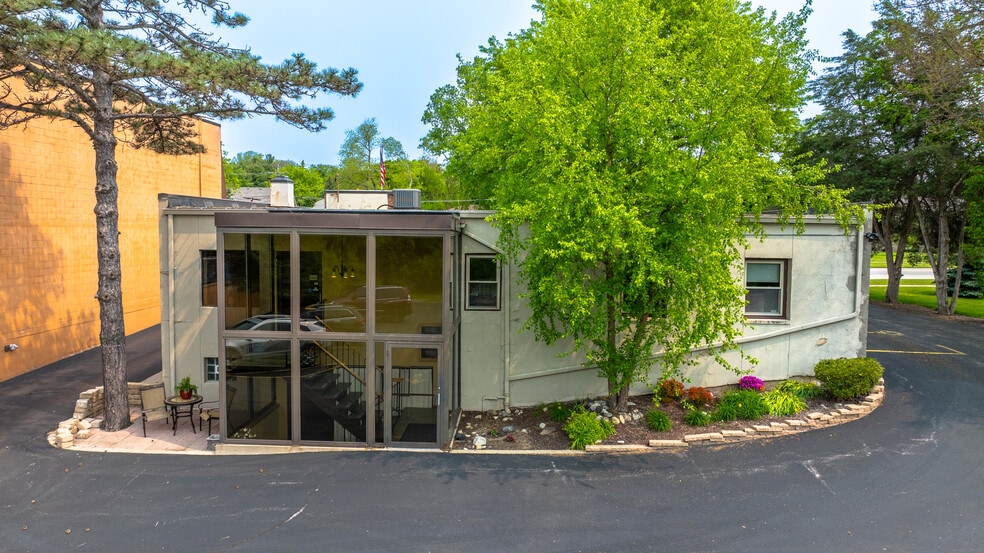 1535 E Racine Ave, Waukesha, WI for sale - Building Photo - Image 3 of 7