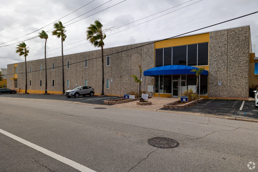 166 Center St, Cape Canaveral, FL à vendre - Photo principale - Image 1 de 25
