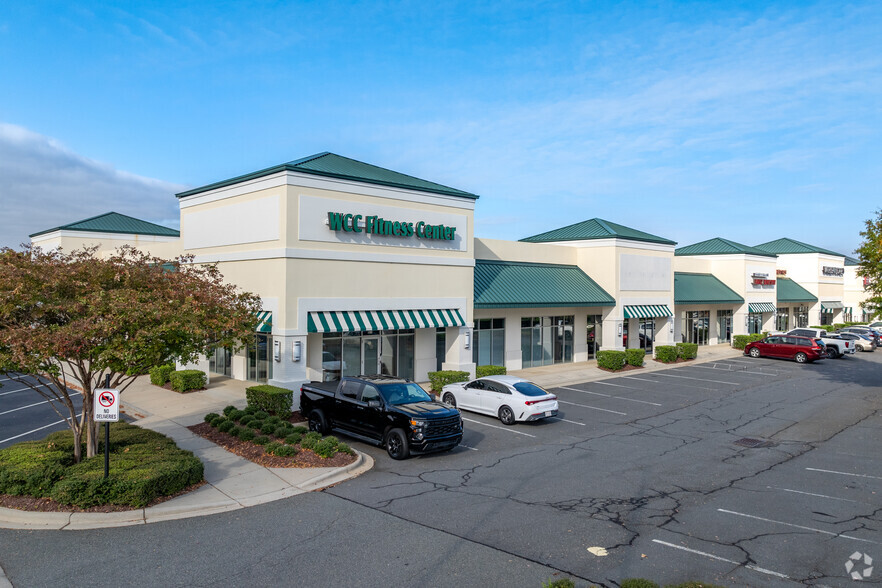 3607 Whitehall Park Dr, Charlotte, NC for lease - Building Photo - Image 1 of 16