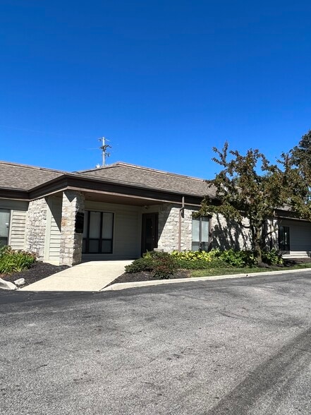 2041-2067 Stringtown Rd, Grove City, OH for lease - Building Photo - Image 3 of 3