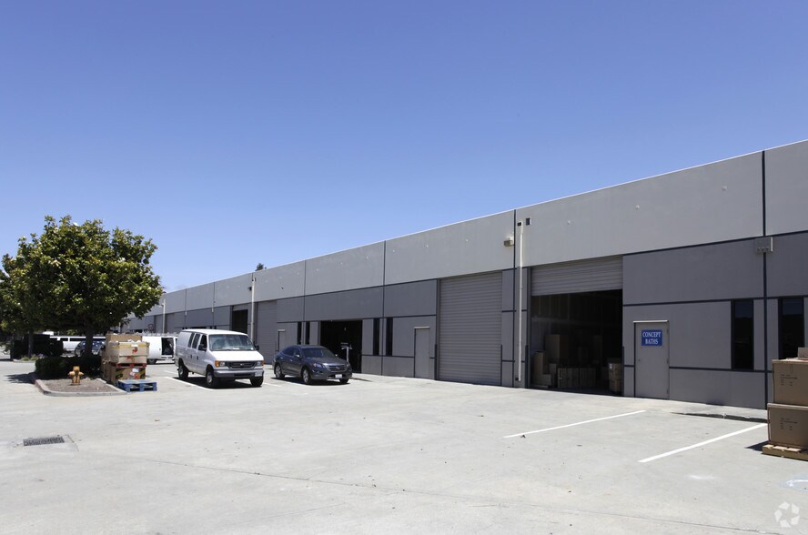 1680 W Winton Ave, Hayward, CA à louer - Photo du bâtiment - Image 3 de 8