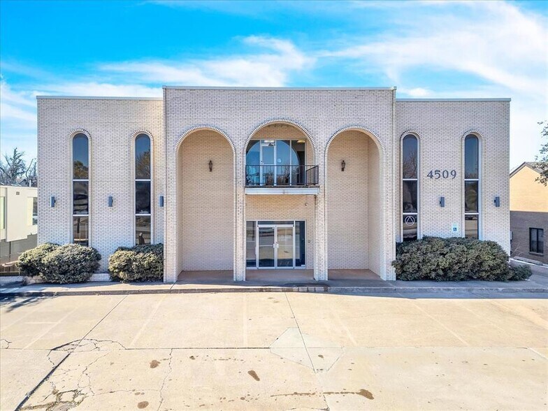 4509 N Classen Blvd, Oklahoma City, OK à louer - Photo du bâtiment - Image 2 de 7