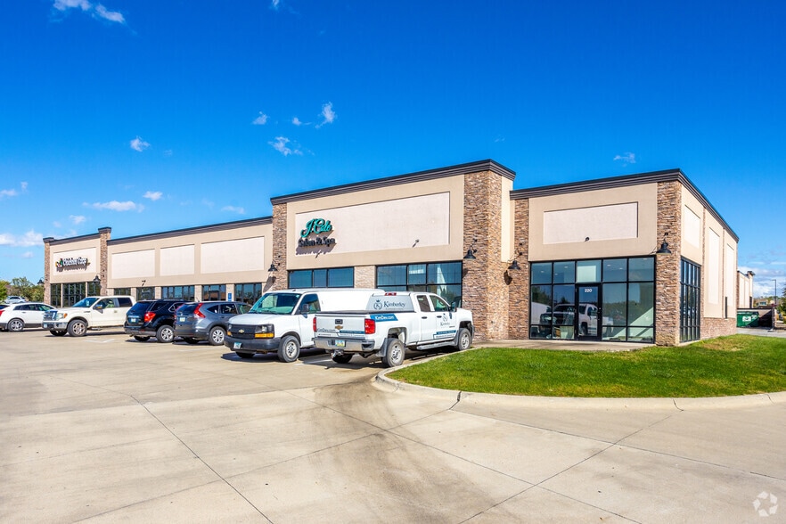 1325 SW Oralabor Rd, Ankeny, IA for sale - Building Photo - Image 2 of 7