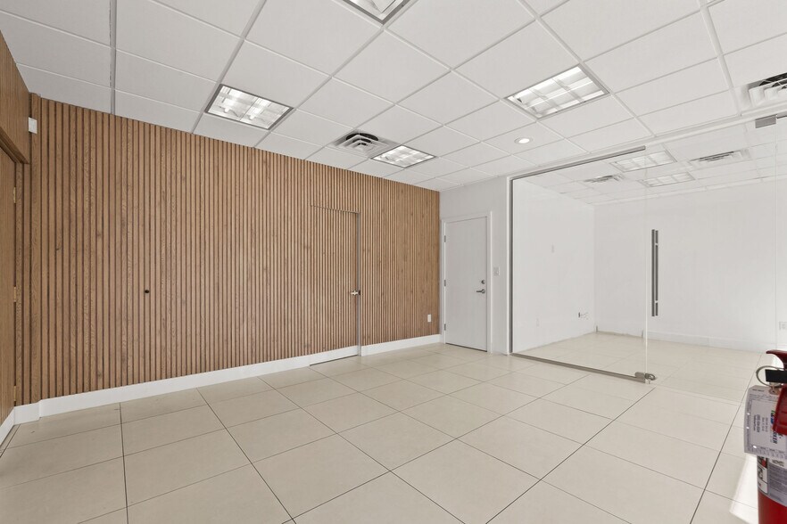 335 Ne 61st St, Miami, FL à louer - Photo du bâtiment - Image 3 de 18