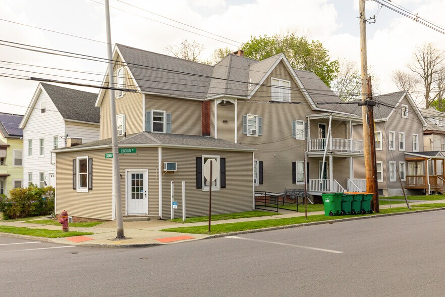 48 Columbia St, Poughkeepsie, NY à vendre - Photo principale - Image 1 de 33