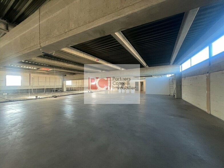Retail in Nîmes for lease - Interior Photo - Image 3 of 3