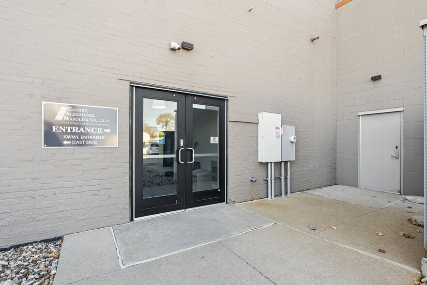 500 E 4th St, Waterloo, IA à louer - Photo du bâtiment - Image 2 de 10
