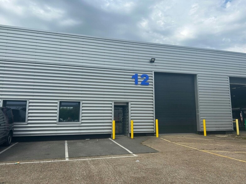 13 Lovelace Rd, Bracknell for lease - Building Photo - Image 1 of 7