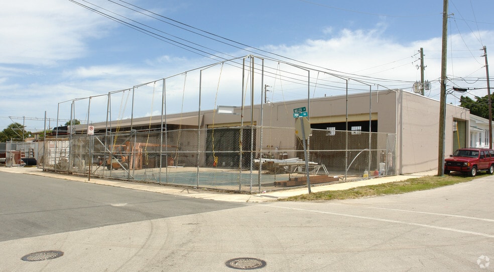 520 Nottingham Blvd, West Palm Beach, FL for sale - Building Photo - Image 2 of 3