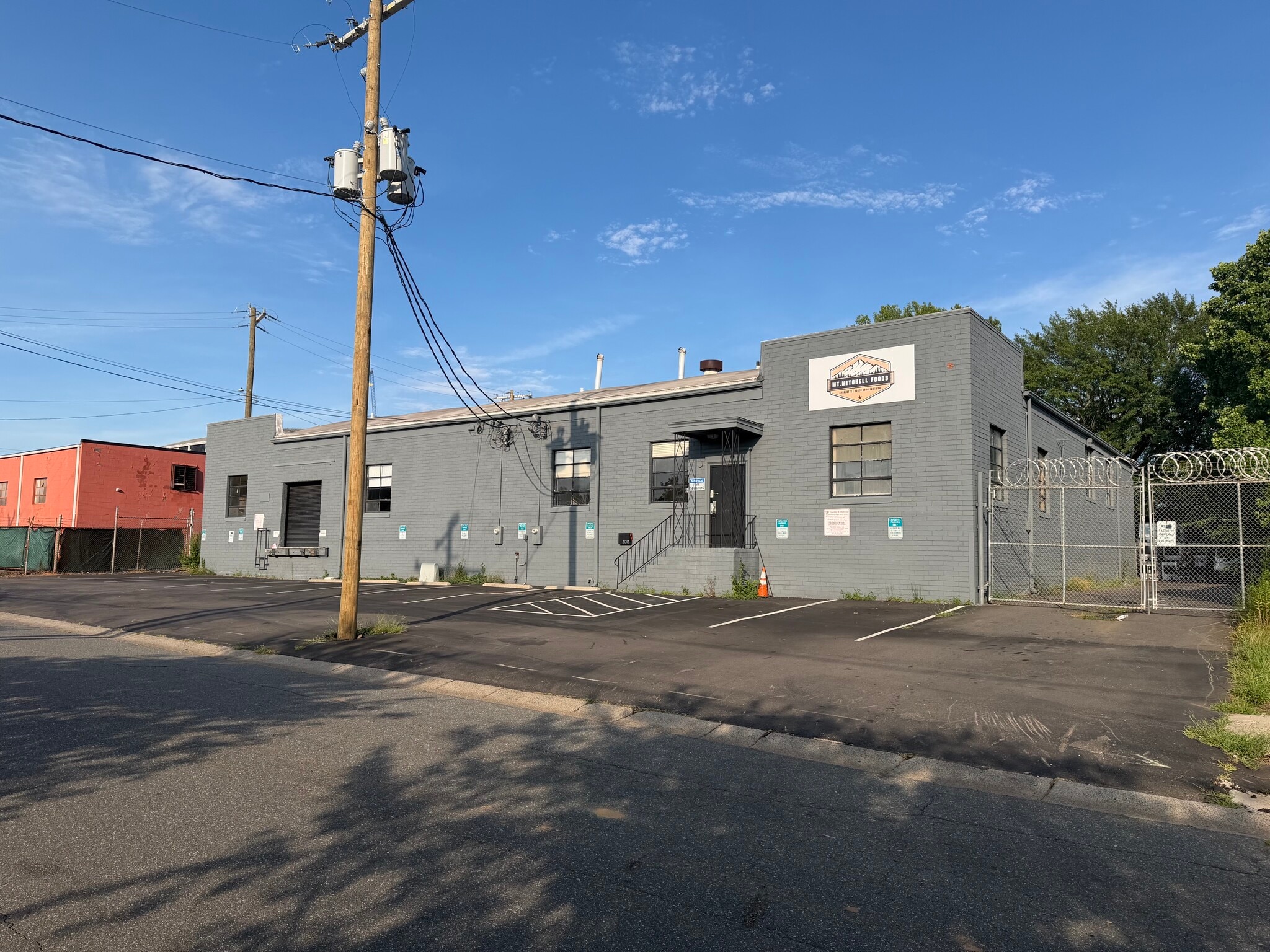 3013 Bank St, Charlotte, NC for lease Primary Photo- Image 1 of 36