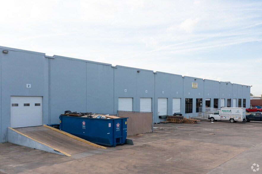 8801 Wallisville Rd, Houston, TX à louer - Photo du bâtiment - Image 3 de 21
