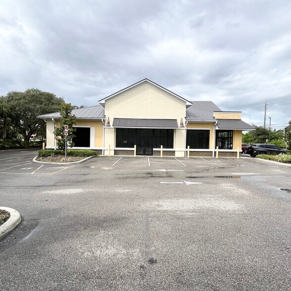 727 Sebastian Blvd, Sebastian, FL à louer - Photo du bâtiment - Image 3 de 13