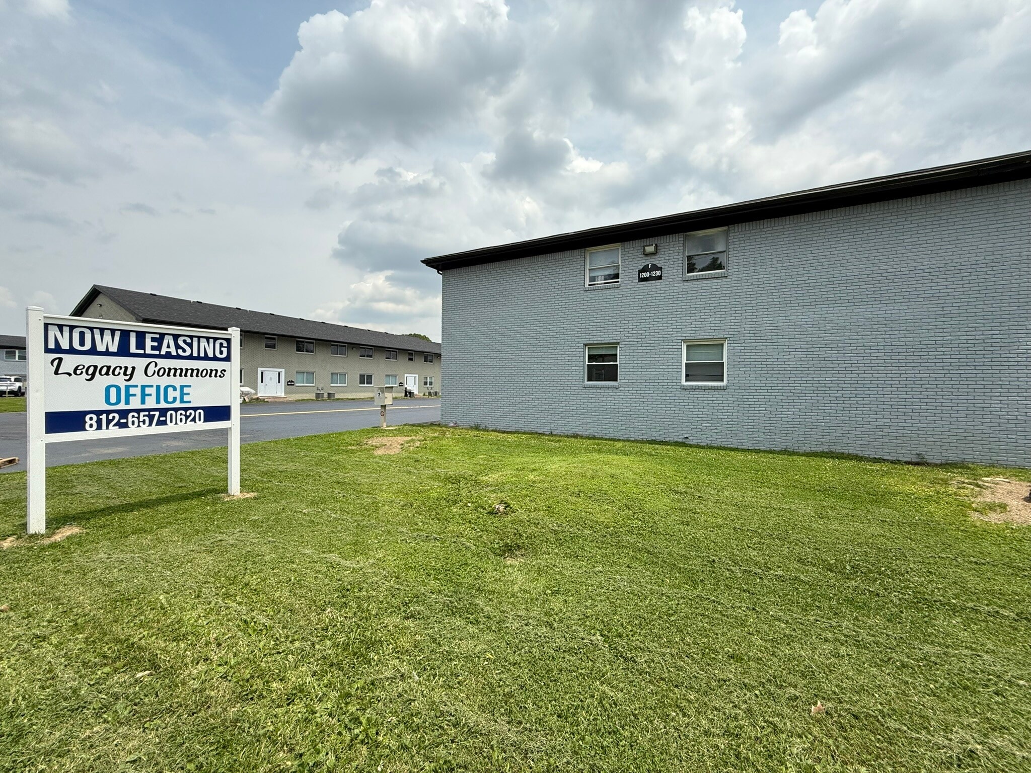 1185-1185 S Lincoln Park Dr, Evansville, IN for sale Primary Photo- Image 1 of 11