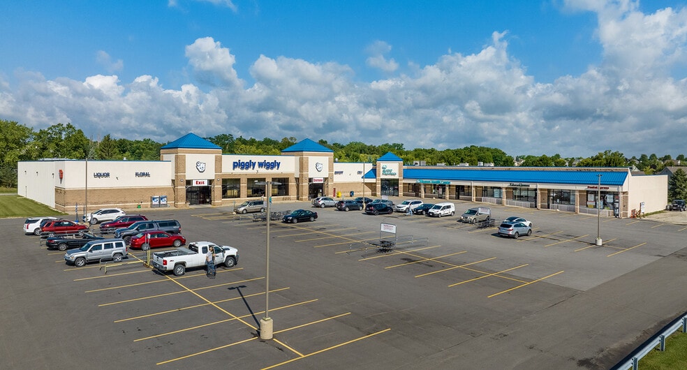 Essential Business Investment portefeuille de 4 propriétés à vendre sur LoopNet.ca - Photo du bâtiment - Image 1 de 15