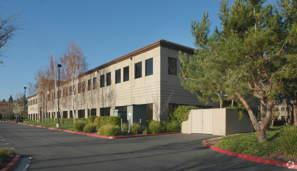 379 N Whisman Rd, Mountain View, CA for lease - Building Photo - Image 3 of 3