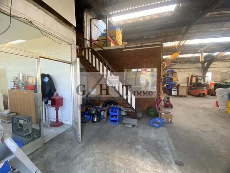 Industrial in Vaux-le-Pénil for sale - Interior Photo - Image 2 of 2