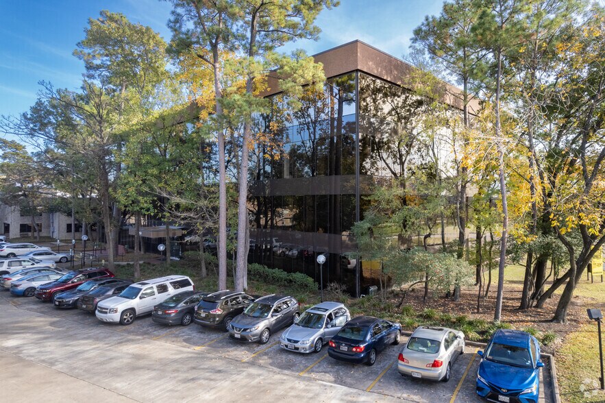 2000 N Loop Fwy W, Houston, TX à louer - Photo du bâtiment - Image 2 de 7