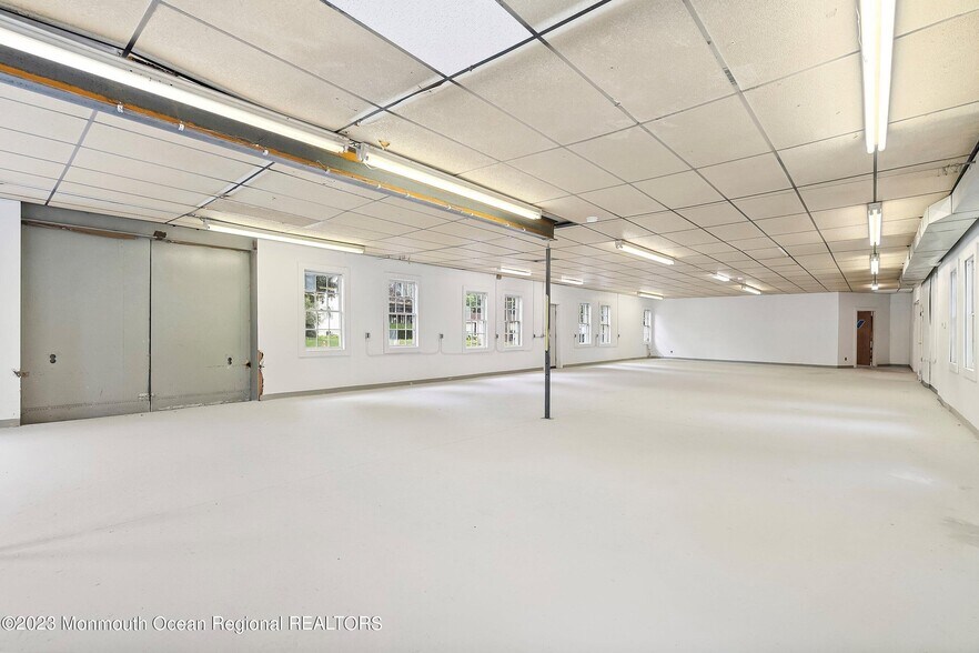 27 Boud Avenue, Farmingdale, NJ à louer - Photo intérieure - Image 2 de 8