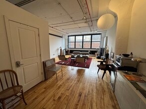 61 Greenpoint Ave, Brooklyn, NY à louer Photo intérieure- Image 1 de 7