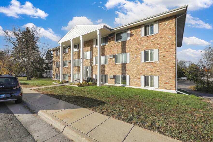 908 S 8th St, Brainerd, MN à vendre - Photo principale - Image 2 de 5