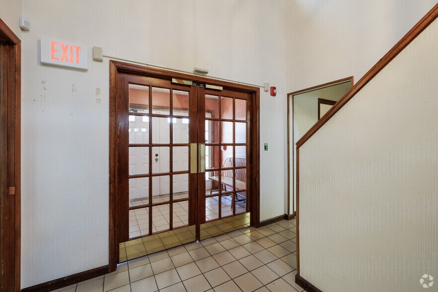 235 Broubalow Way, Phillipsburg, NJ à louer - Hall d’entrée - Image 2 de 46