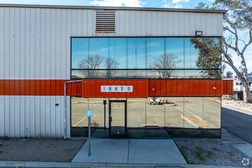 10820 Hemlock Ave, Fontana, CA à louer - Photo du bâtiment - Image 2 de 7