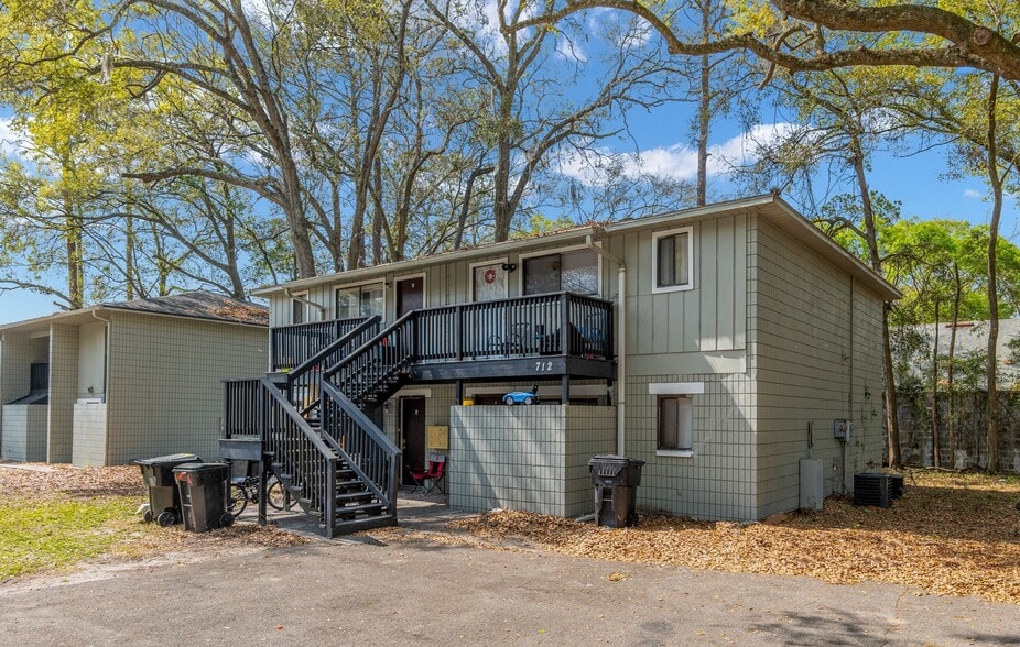 3 Quads | 1 Duplex | Gainesville, FL portefeuille de 2 propriétés à vendre sur LoopNet.ca - Photo principale - Image 1 de 9