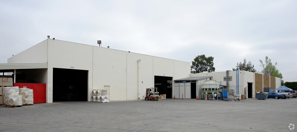 2100 S Fairview St, Santa Ana, CA for lease - Building Photo - Image 2 of 3