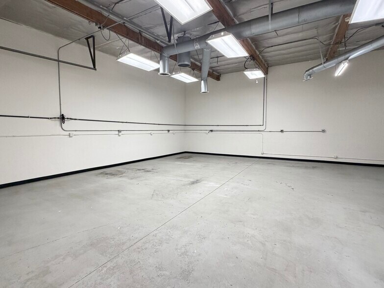 820-830 Thompson Ave, Glendale, CA à louer - Photo du bâtiment - Image 2 de 6