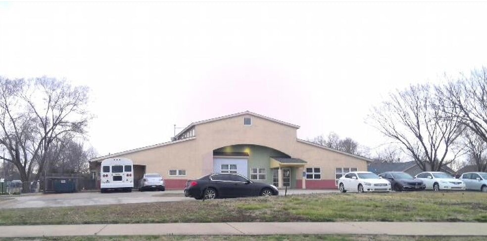 4640 W 27th St, Lawrence, KS for sale - Primary Photo - Image 1 of 2