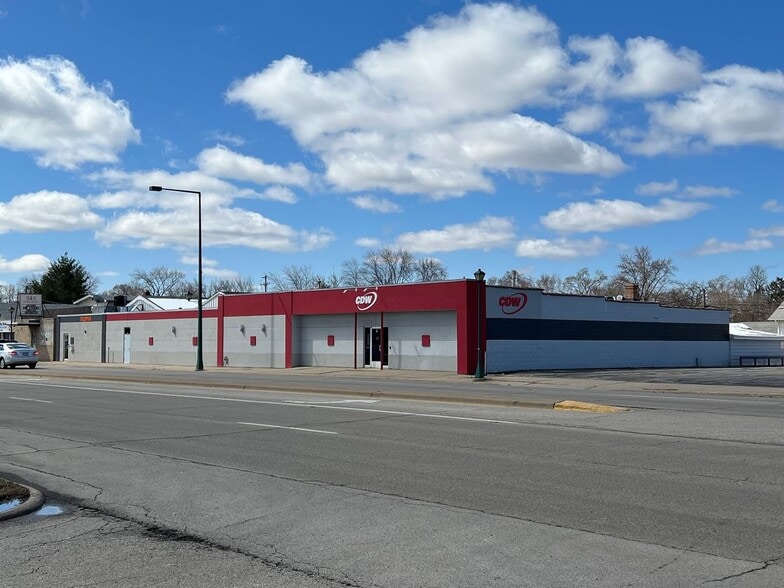 5642 N 2nd St, Loves Park, IL for lease - Building Photo - Image 2 of 19