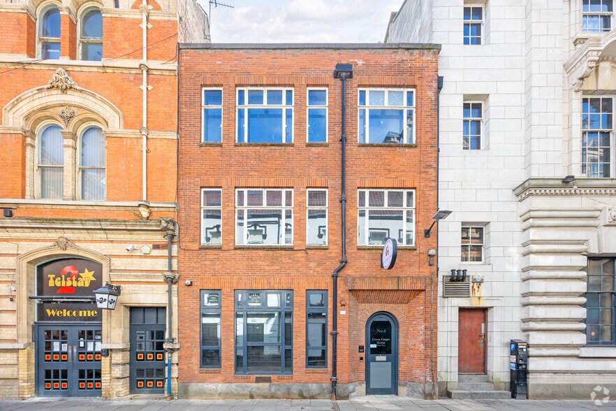 Silvers Bar & Green Ginger House Hotel portfolio of 2 properties for sale on LoopNet.ca - Building Photo - Image 1 of 2