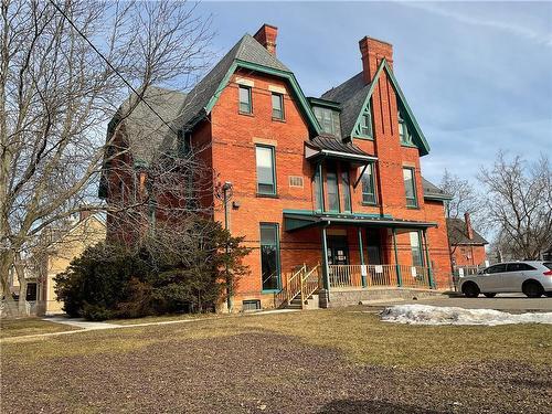 25 William St, Brantford, ON à vendre Photo principale- Image 1 de 7