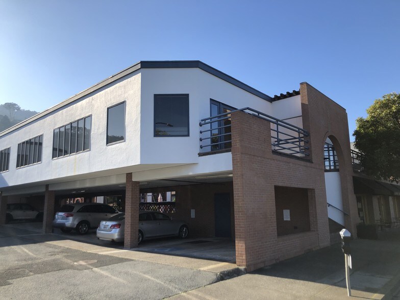 302 Caledonia St, Sausalito, CA à louer - Photo du bâtiment - Image 3 de 4